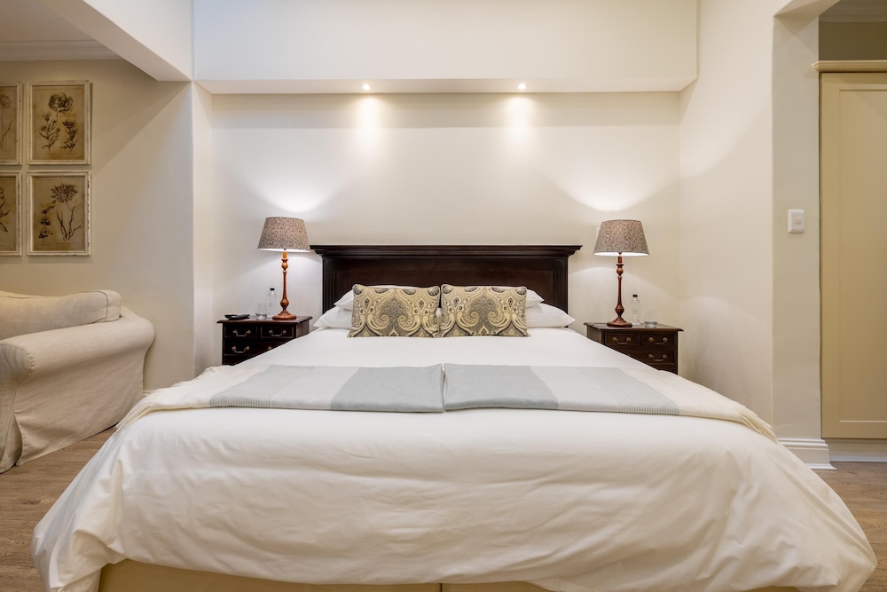 Luxury Twin Suite photo 3