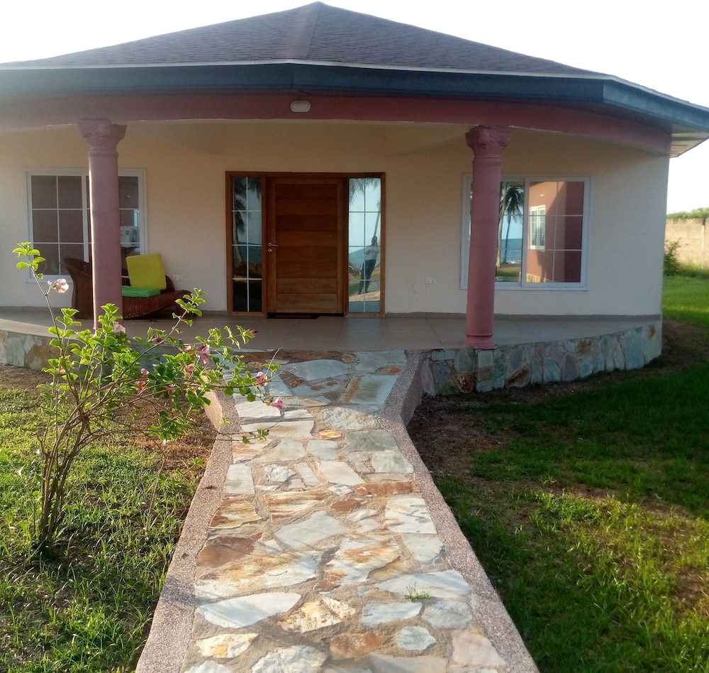 Executive Chalet, 2 Bedrooms, Sea View, Beachfront photo 1