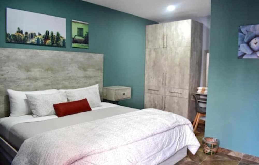 Deluxe Room, 1 Bedroom (Plus) photo 1