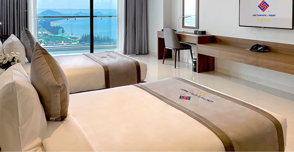 Deluxe Ocean View Twin