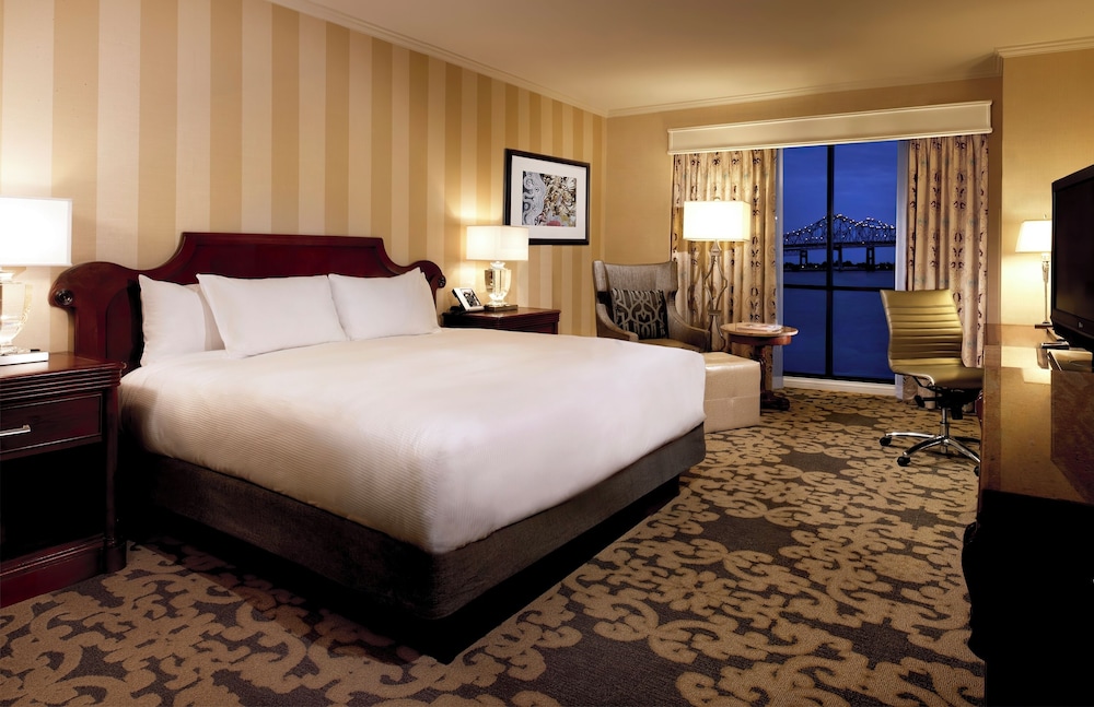 Room, 1 King Bed, Accessible, City View (Hearing) - Photo 5