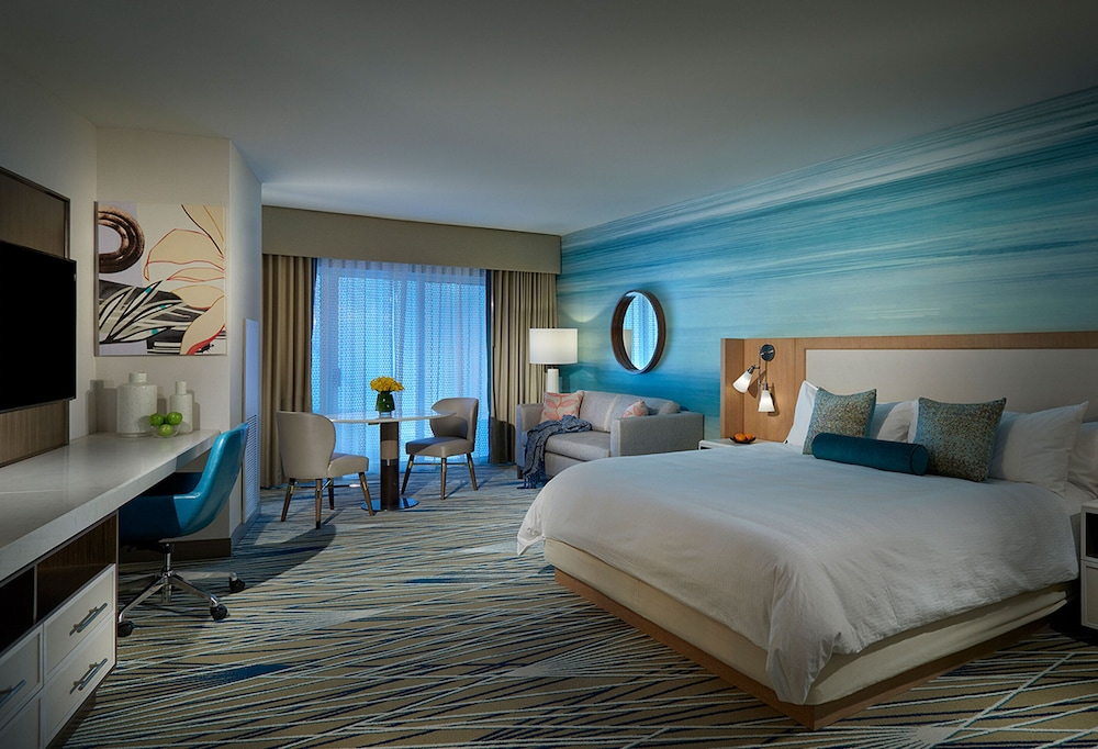 Junior Suite with Balcony - Photo 2