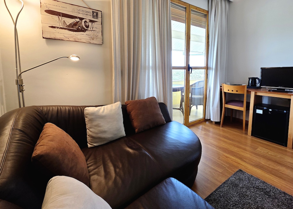 Comfort Suite, City View