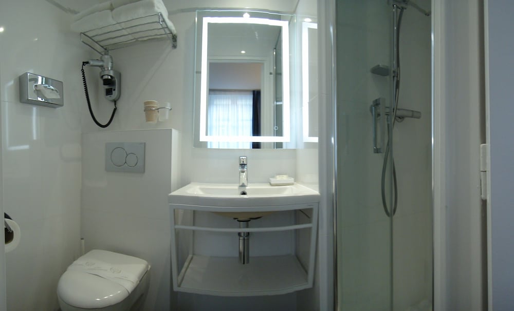 Standard Double Room Single Use photo 3