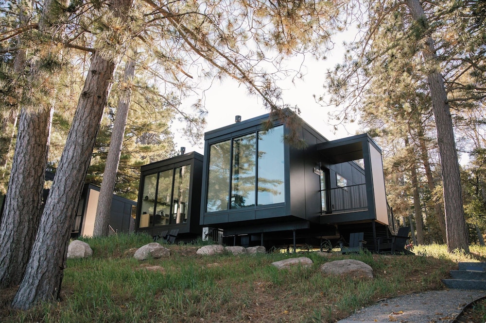 Cedar Cabin Lakeview (Beachfront) photo 3