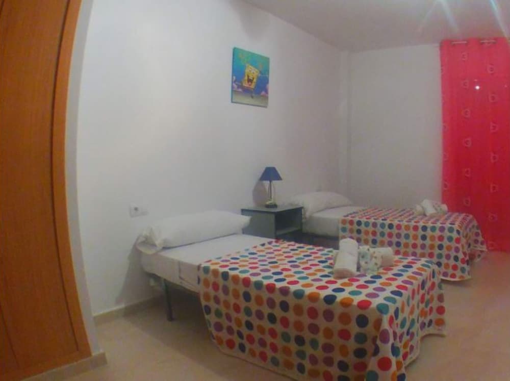 Apartamento Familiar, 4 Habitaciones, Vista a la Piscina
