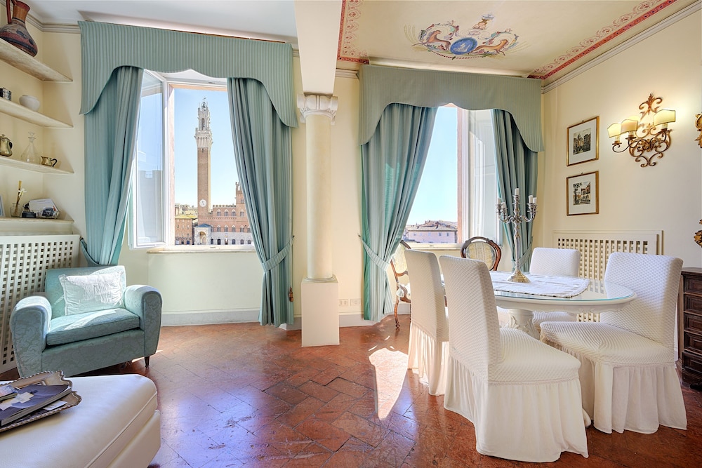 Deluxe Apartment, City View