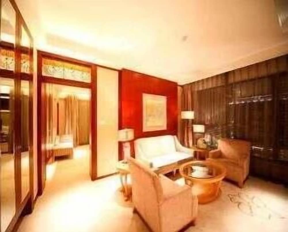 Deluxe Suite, 1 King Bed photo 2