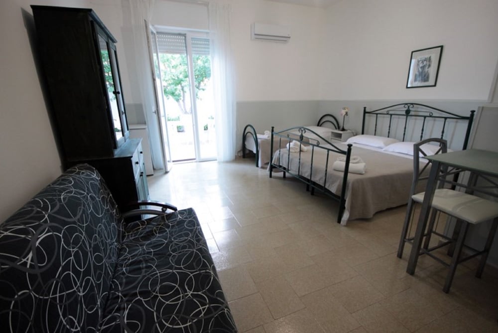 Classic Apartment, 2 Bedrooms, Patio
