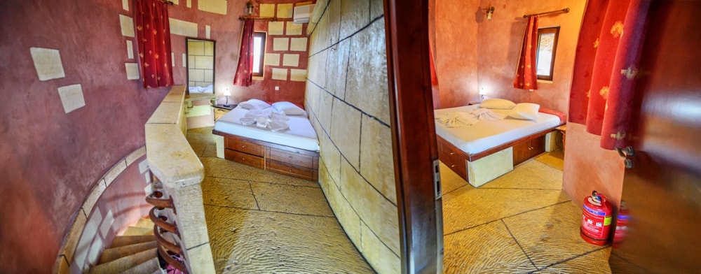 Duplex, 2 Bedrooms (Ostria - Windmill split level)