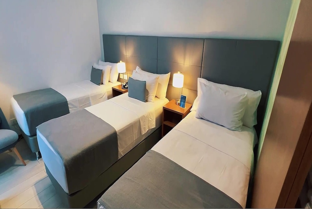 Room, 3 Twin Beds, Non Smoking - Photo 1