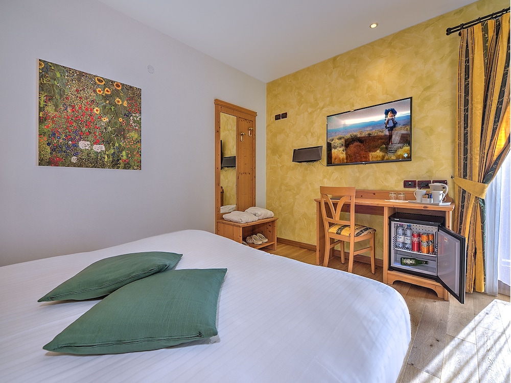 Superior Double Room Single Use, 1 Queen Bed - Photo 3