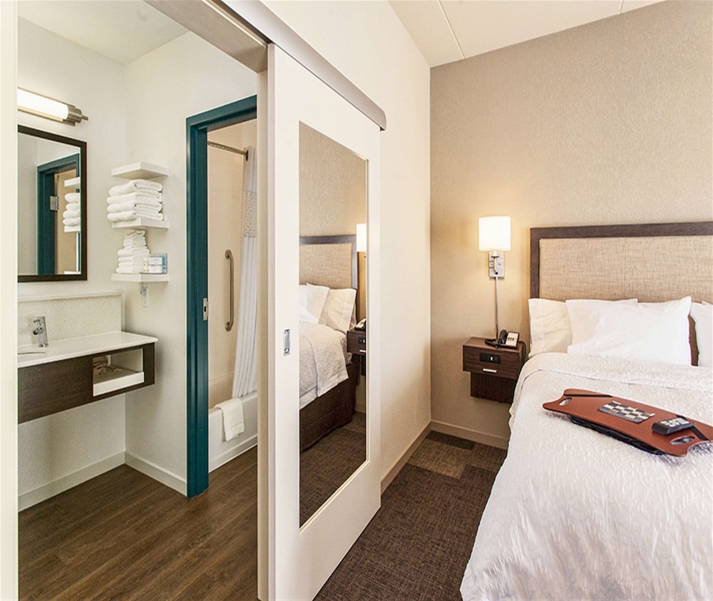 Studio, 1 King Bed, Kitchenette photo 1