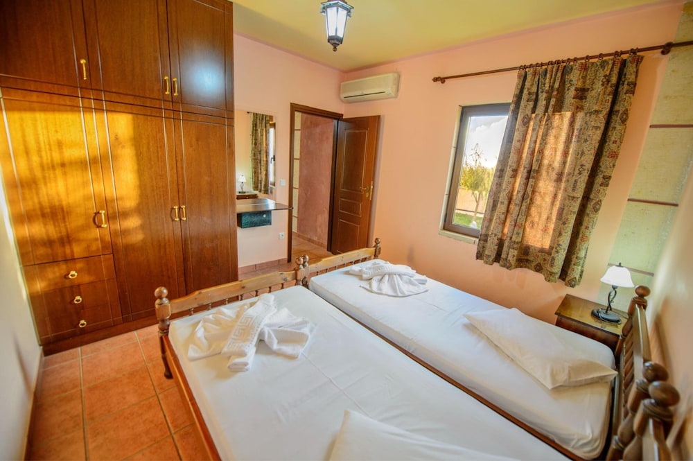 Villa, 2 bedrooms, Private Pool (Sorokos)