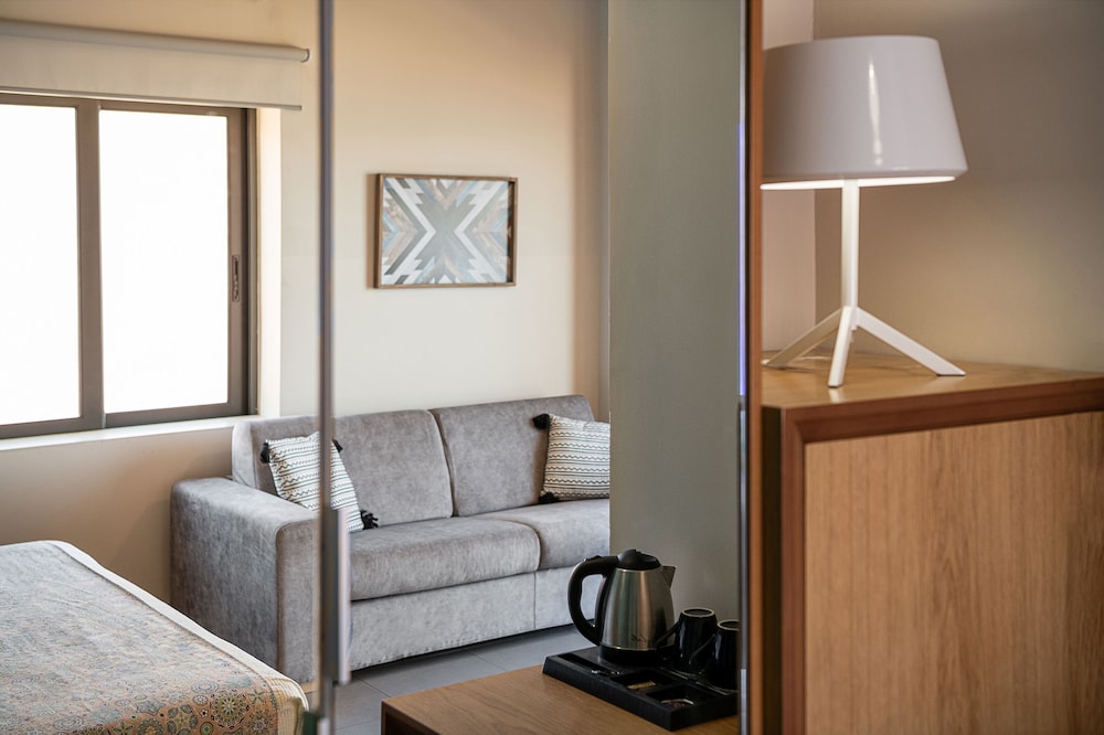 Deluxe Room, Sea View thumbnail 6