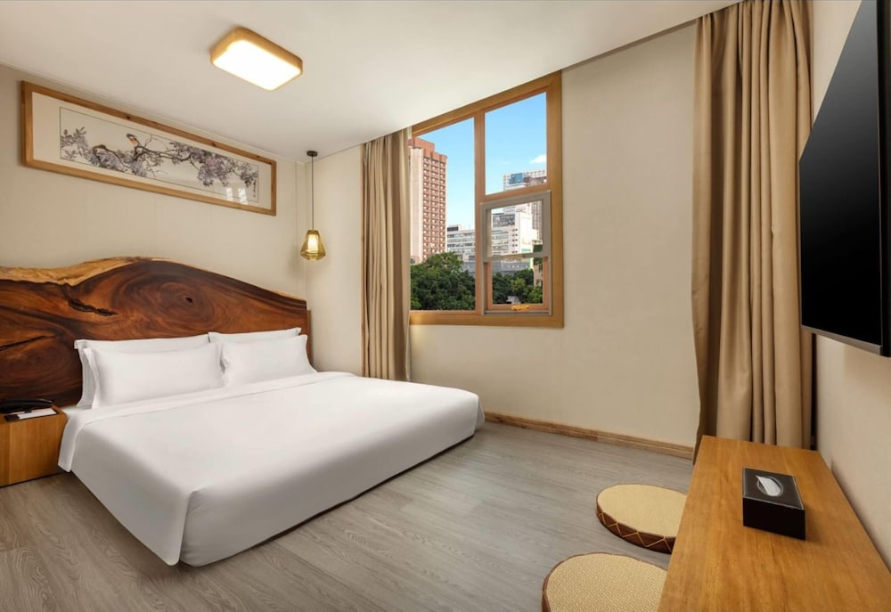 Deluxe Room, 1 King Bed, Non Smoking