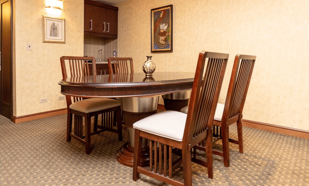 Superior King Suite photo 2