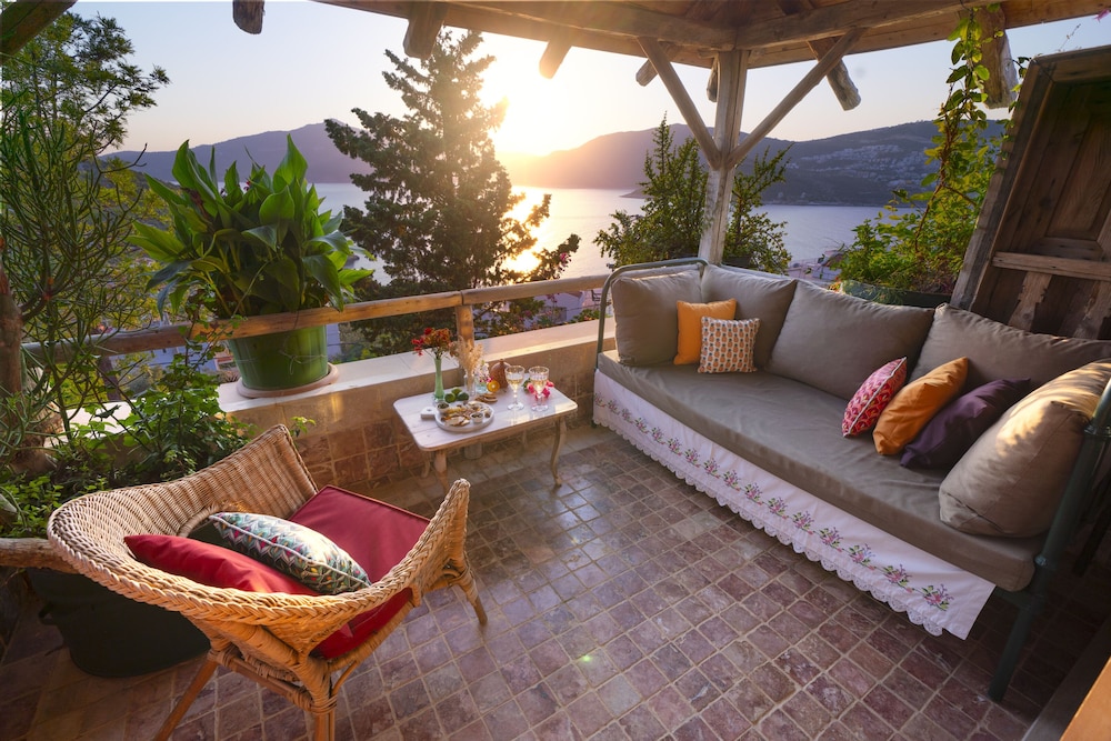 Deluxe Double Room, 1 Queen Bed, Non Smoking, Sea View photo 3