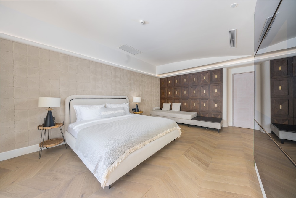 Penthouse photo 3