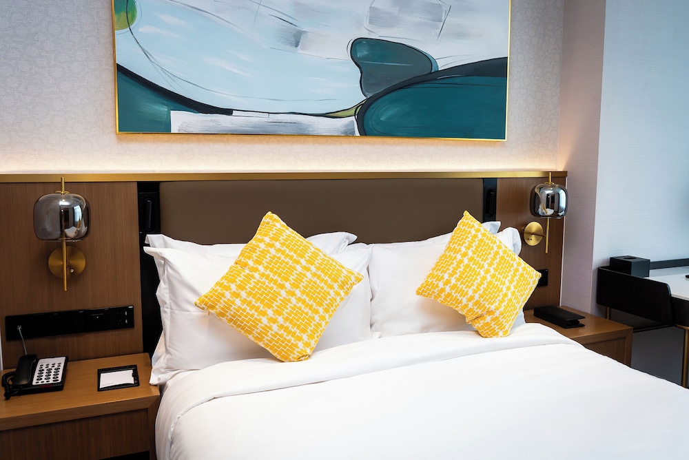 Standard Room, 1 Queen Bed photo 3