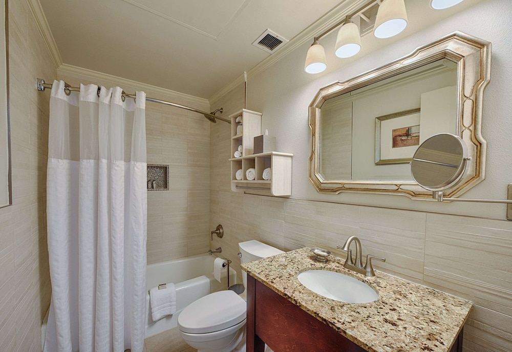 Standard Room, 2 Queen Beds, Non Smoking, Refrigerator & Microwave (Quiet Location) - Photo 6