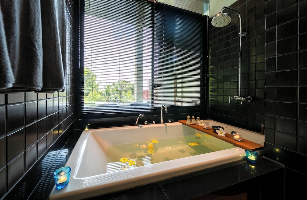 2 Bedroom with Pool, Forest View - Photo 10