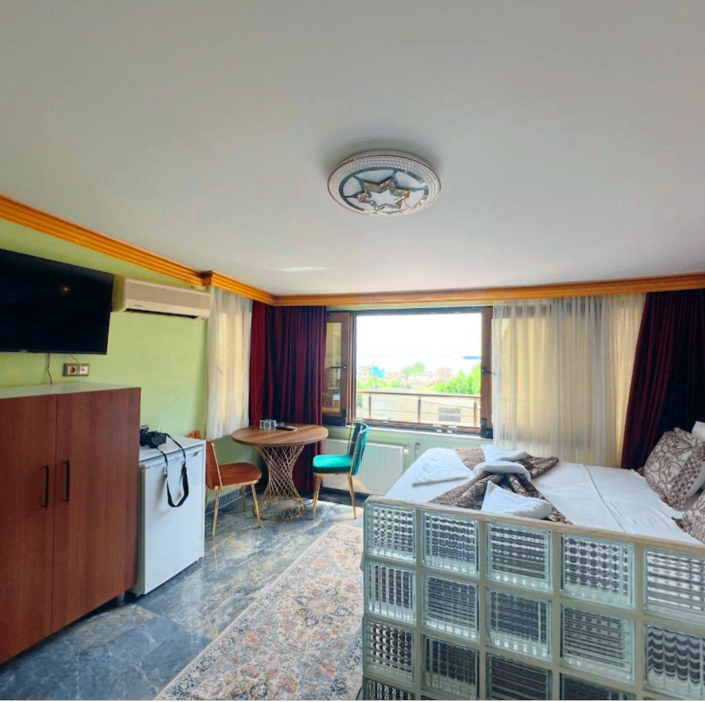 Deluxe Studio Suite photo 3