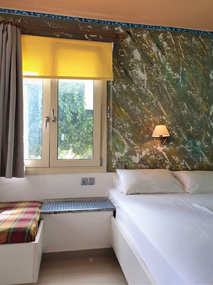 Room, 1 Bedroom, Balcony, Garden View