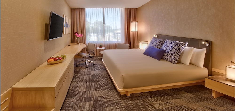 Deluxe Room, 1 King Bed