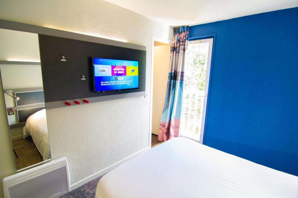 Standard Room, 2 Twin Beds - Photo 1