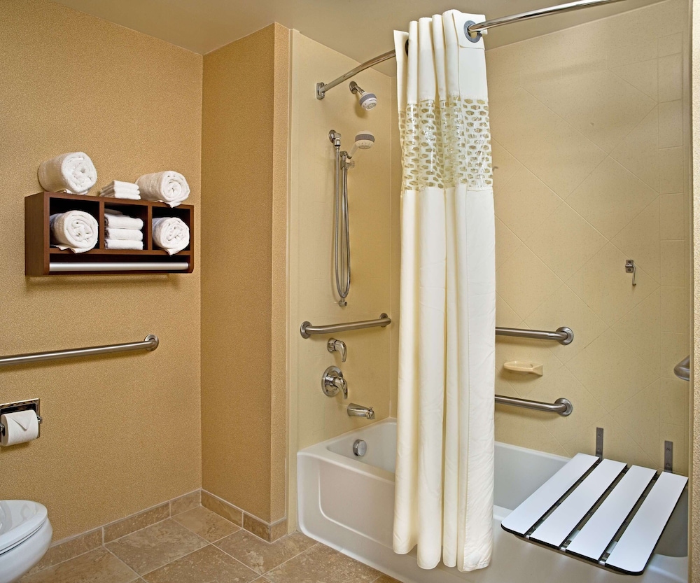 Room, 2 Queen Beds, Accessible, Bathtub (Mobility) - Photo 4