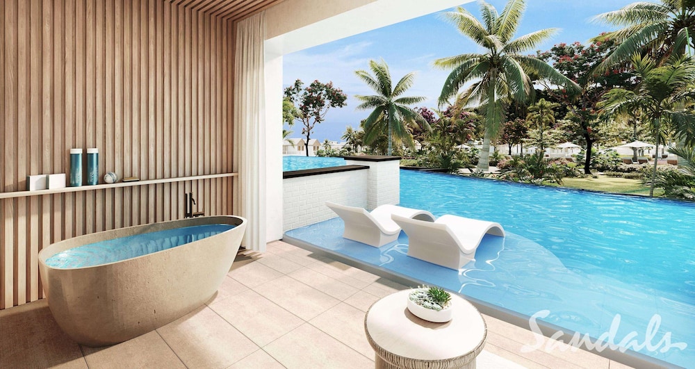 Lady Palm Club Swim-up Suite with Media Room and Patio Tranquility Soaking Tub (1SUP) photo 2