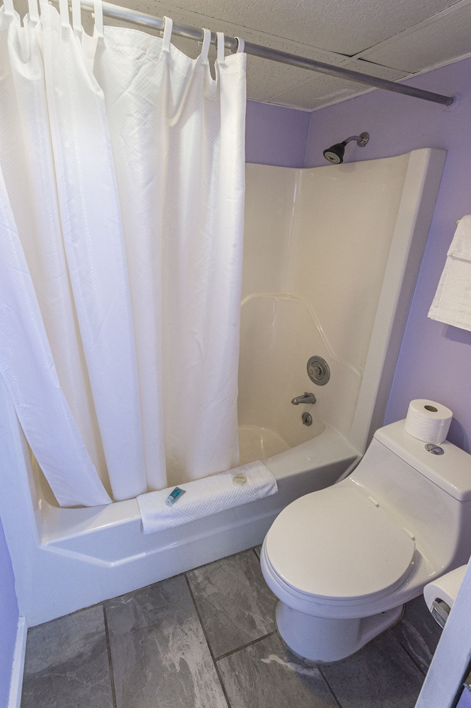 Standard Room, 1 Queen Bed - Photo 6
