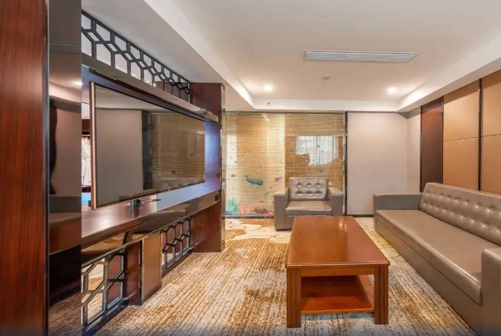 Suite, Multiple Beds, Smoking photo 1