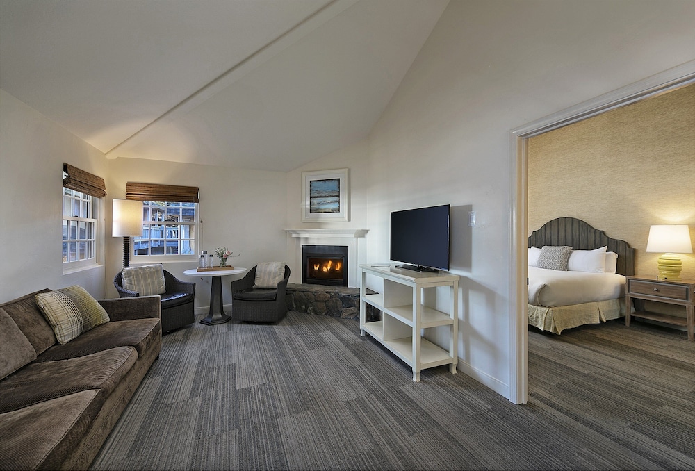 Suite, 1 King Bed, Fireplace, Garden View - Photo 1