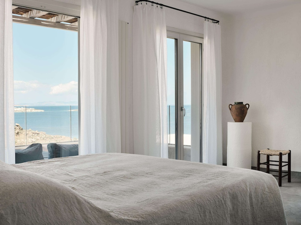 Honeymoon Sunset & Sea View Suite with Heated Plunge Pool