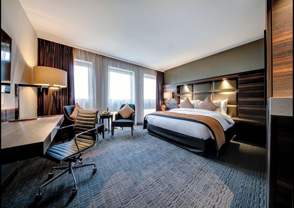 Family Triple Room, City View - Photo 1