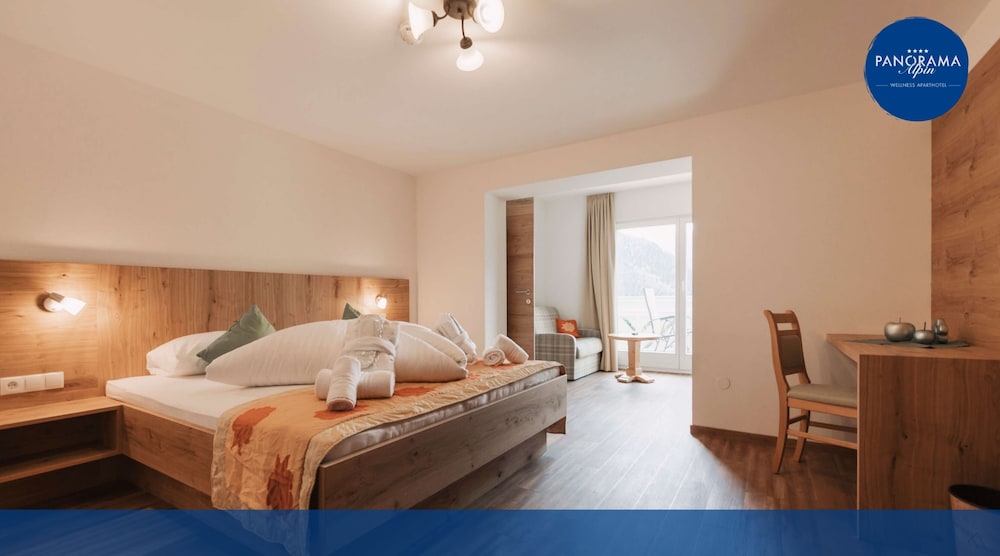 Comfort Apartment, 1 Queen Bed with Sofa bed, Kitchen, Mountain View photo 2