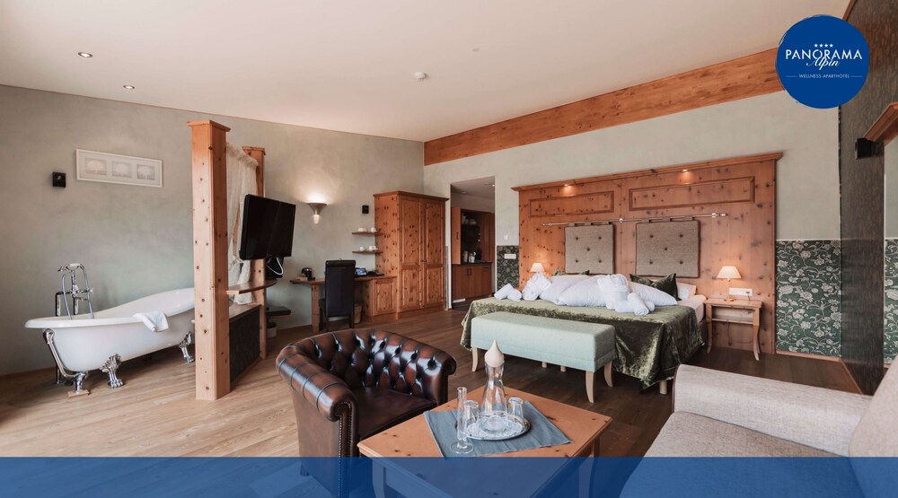 Romantic Studio, 1 Queen Bed with Sofa bed, Sauna, Executive Level photo 1