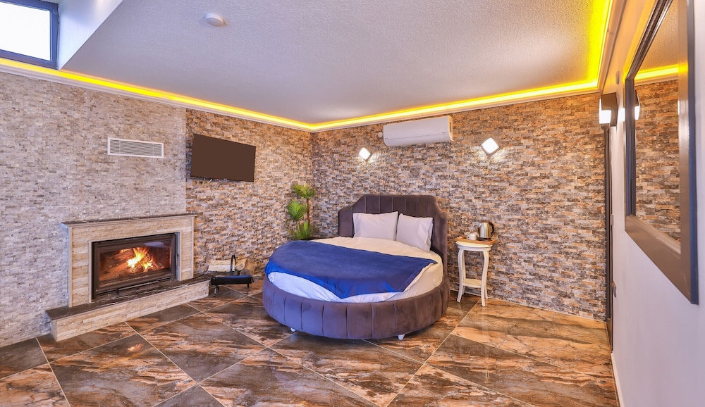 Deluxe Room, Jetted Tub, Pool View