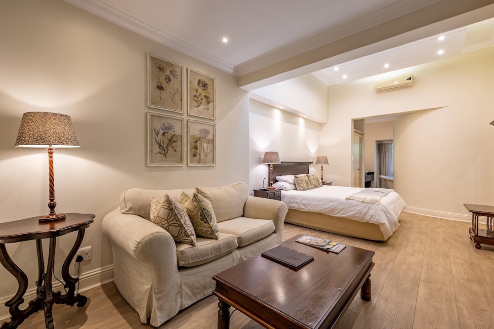 Luxury Twin Suite photo 2