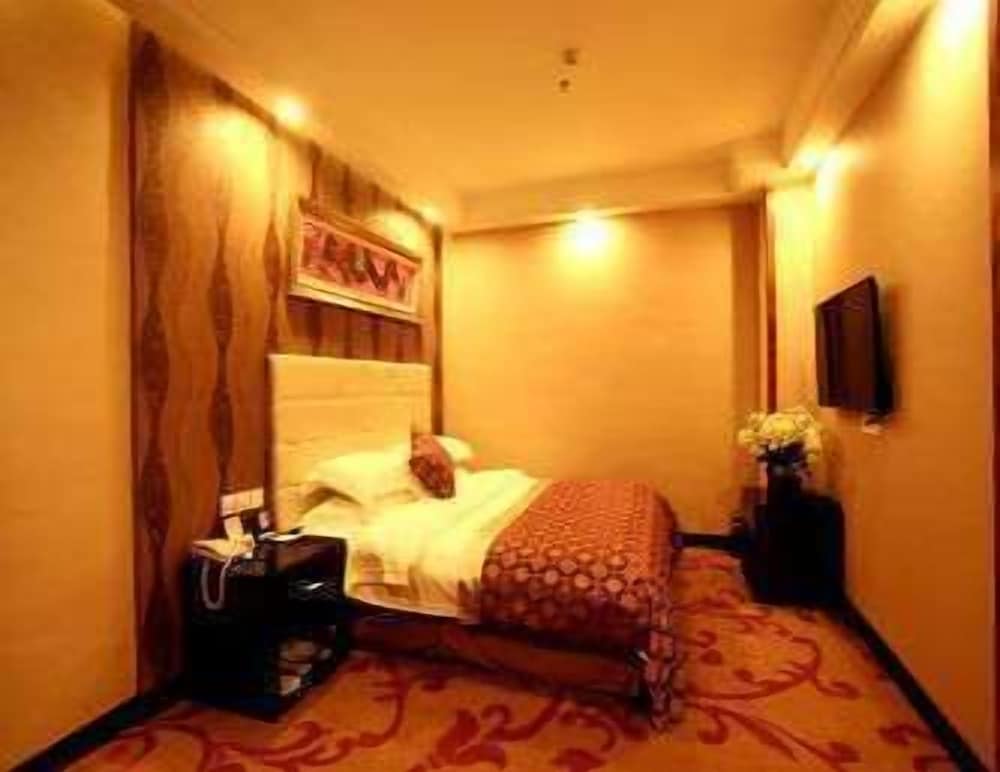 Suite, 1 King Bed, Non Smoking photo 2