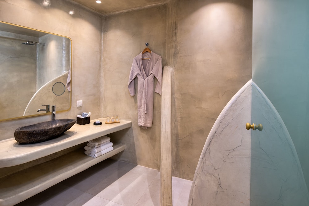 Honeymoon Suite with outdoor Hot Tub - Photo 13