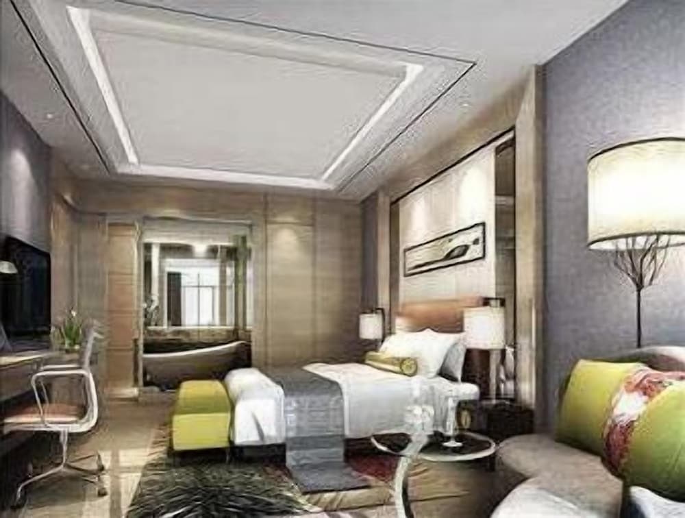 Deluxe Suite, 1 King Bed, Smoking photo 1
