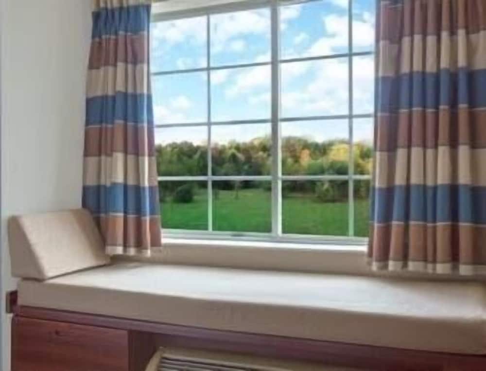 Standard Room, 1 Queen Bed - Photo 1