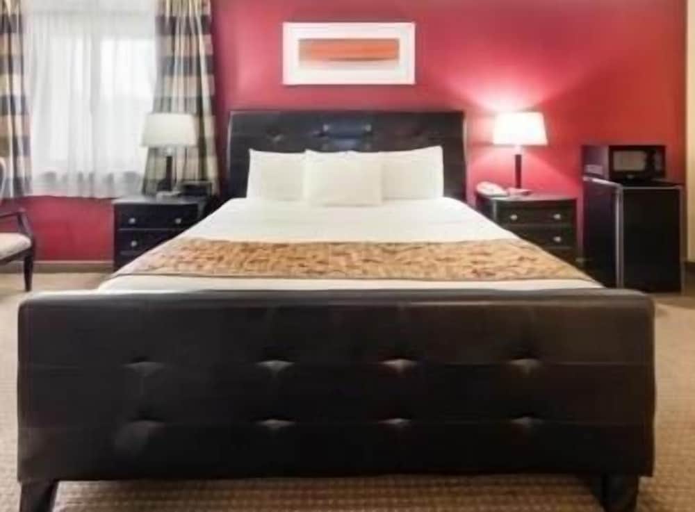 Suite, 1 King Bed, Non Smoking, Jetted Tub - Photo 4