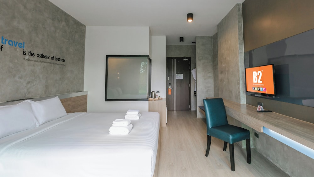 Deluxe Premier Pool View Room - Photo 4