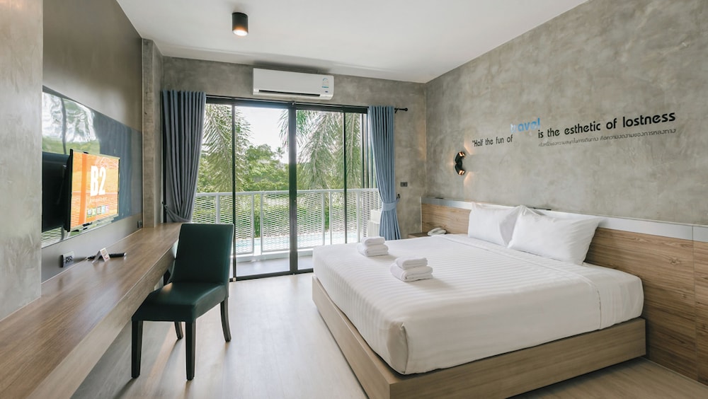 Deluxe Premier Pool View Room - Photo 1