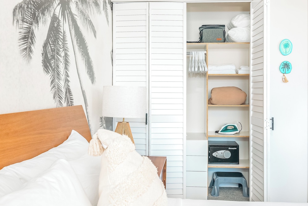 Premium Remodeled Condo with Ocean View and Parking: Premium Apartment, 1 Queen Bed with Sofa bed, Ocean View (0161) photo