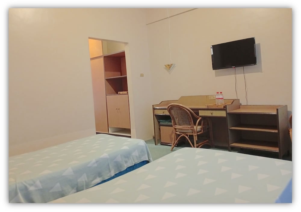 Economy Twin Room, 2 Twin Beds photo 3